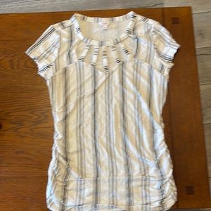 Women’s top size extra large color white and black